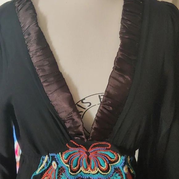 Sz 12,  embroidered blouse - Picture 3 of 5